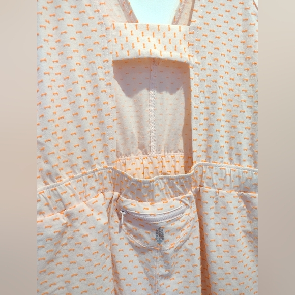 Free people orange romper w/ open back and small back pocket size large NWT - Picture 4 of 5